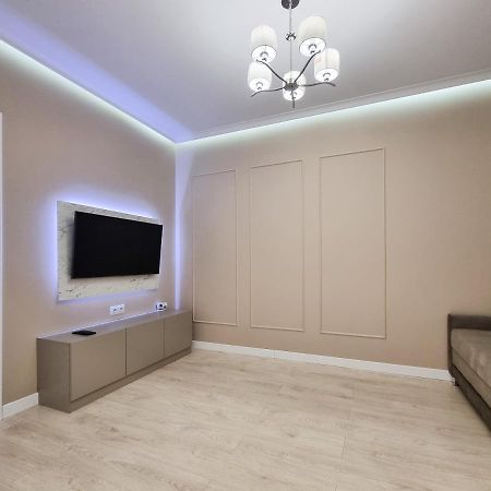 Botanica, 1 Bedroom Apartment With Living Chisinau Eksteriør bilde